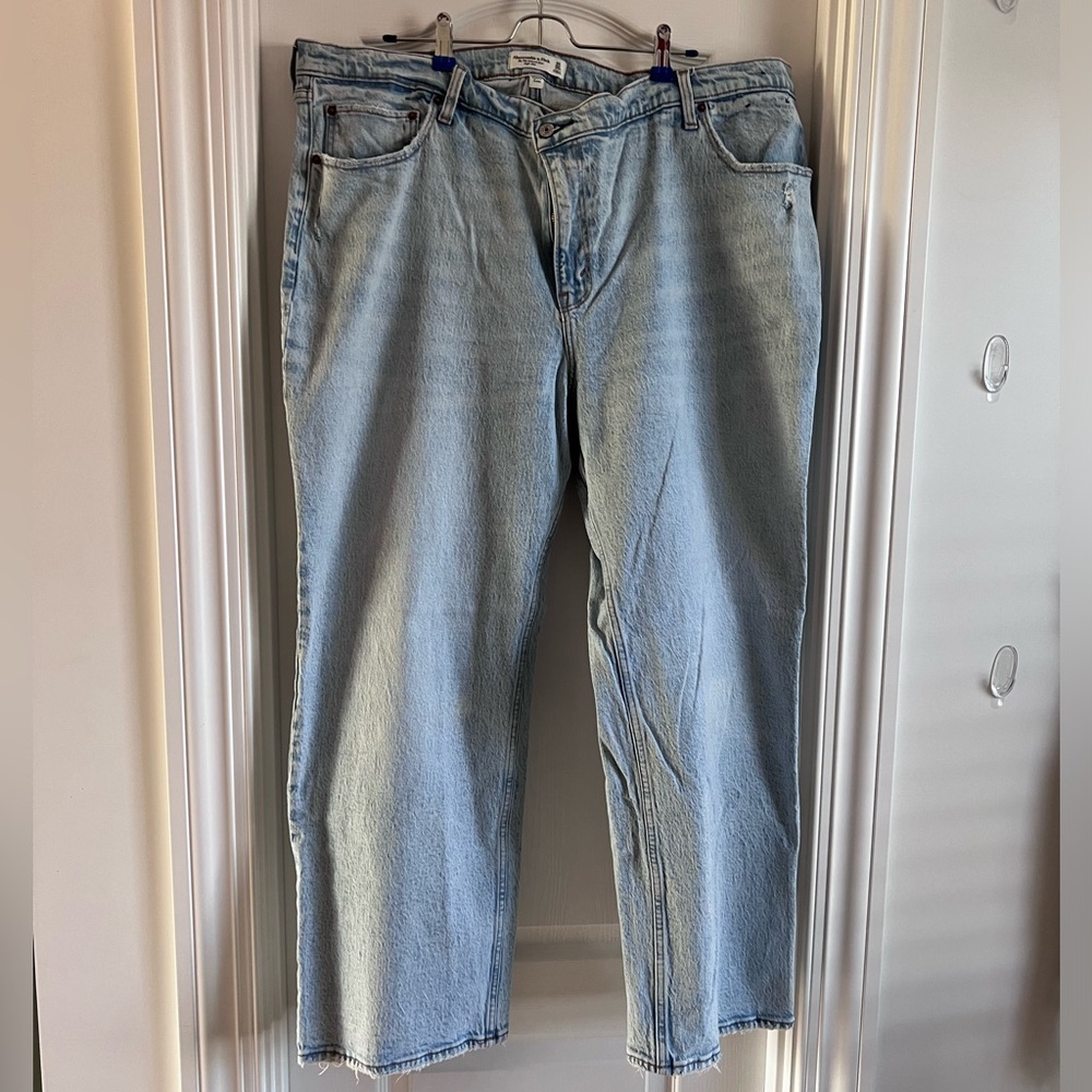 Abercrombie curve love 90s relaxed high rise jean